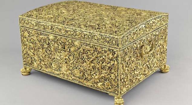 Coffre d'or pour Louis XIV © RMN-GP (musée du Louvre) / Stéphane Maréchalle. Coffre d'or pour Louis XIV © RMN-GP (musée du Louvre) / Stéphane Maréchalle.