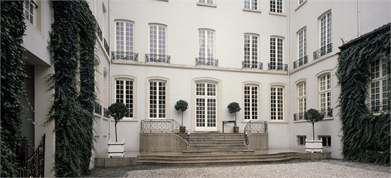 Jacques-Germain Soufflot, Hôtel de Lacroix-Laval - Musée des Arts décoratifs de Lyon, 1739-1754. Photo MTMAD-René Basset Jacques-Germain Soufflot, Hôtel de Lacroix-Laval - Musée des Arts décoratifs de Lyon, 1739-1754. Photo MTMAD-René Basset